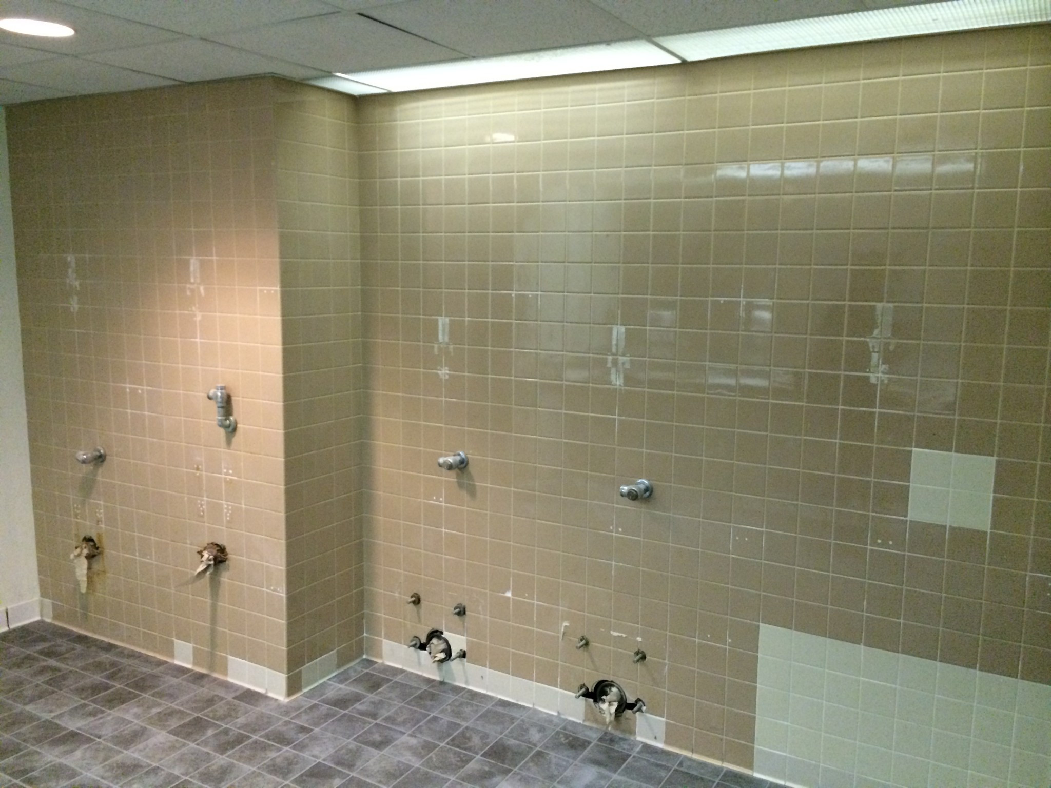 Refinishing Bathroom Tiles
 Wall and Floor Tile Reglazing and Refinishing