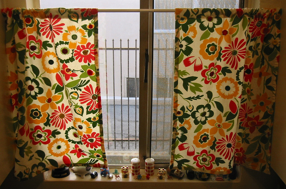 Retro Kitchen Curtains
 Vintage Button Kitchen Curtains