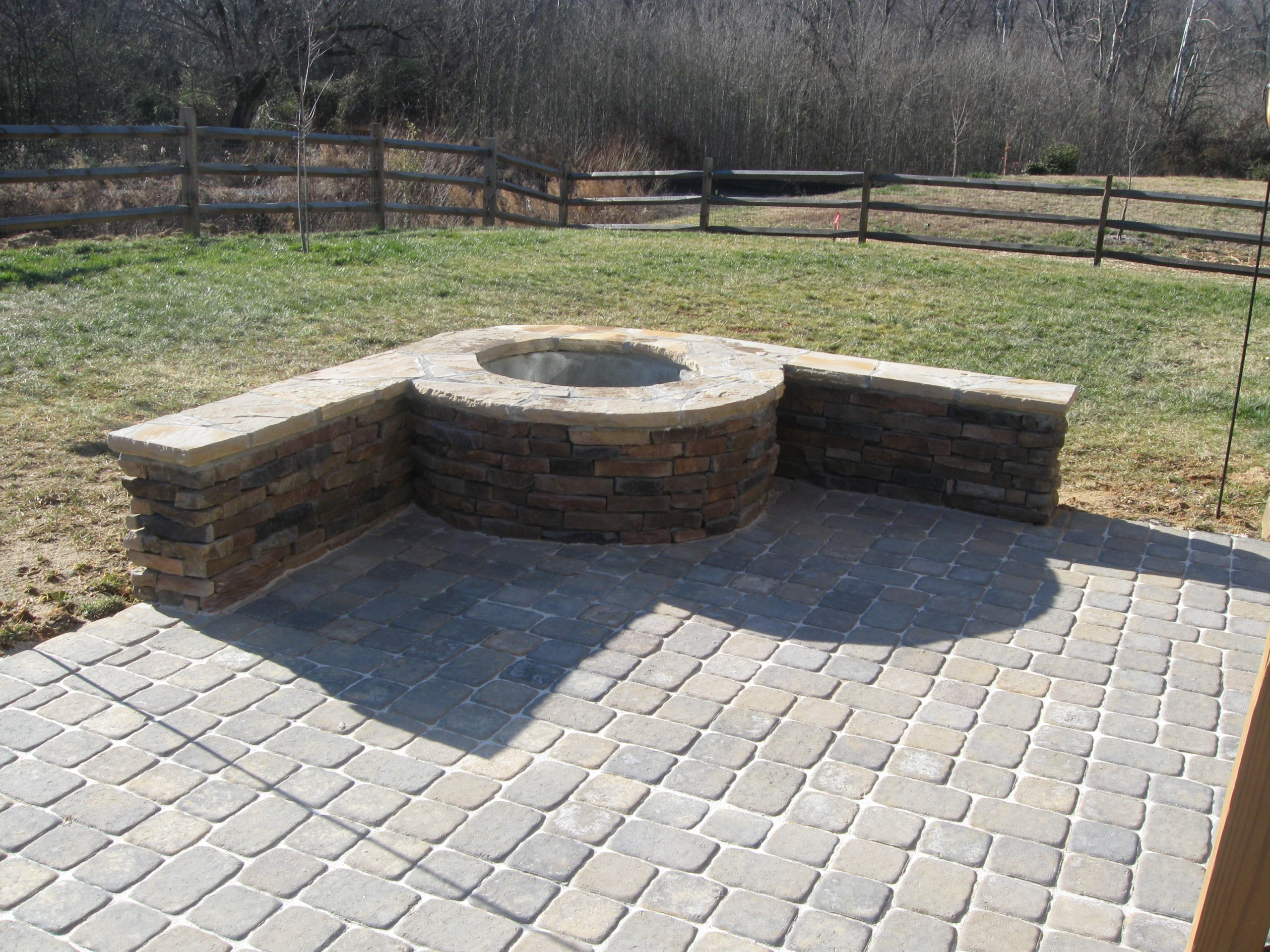 Rock Patio With Fire Pit
 How to select the best stone for my outdoor fireplace