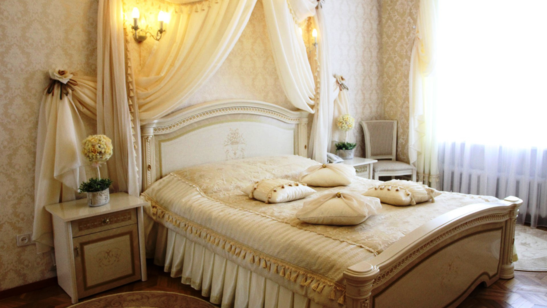 Romantic Master Bedroom
 Tricks to Decorate Most Romantic Bedroom