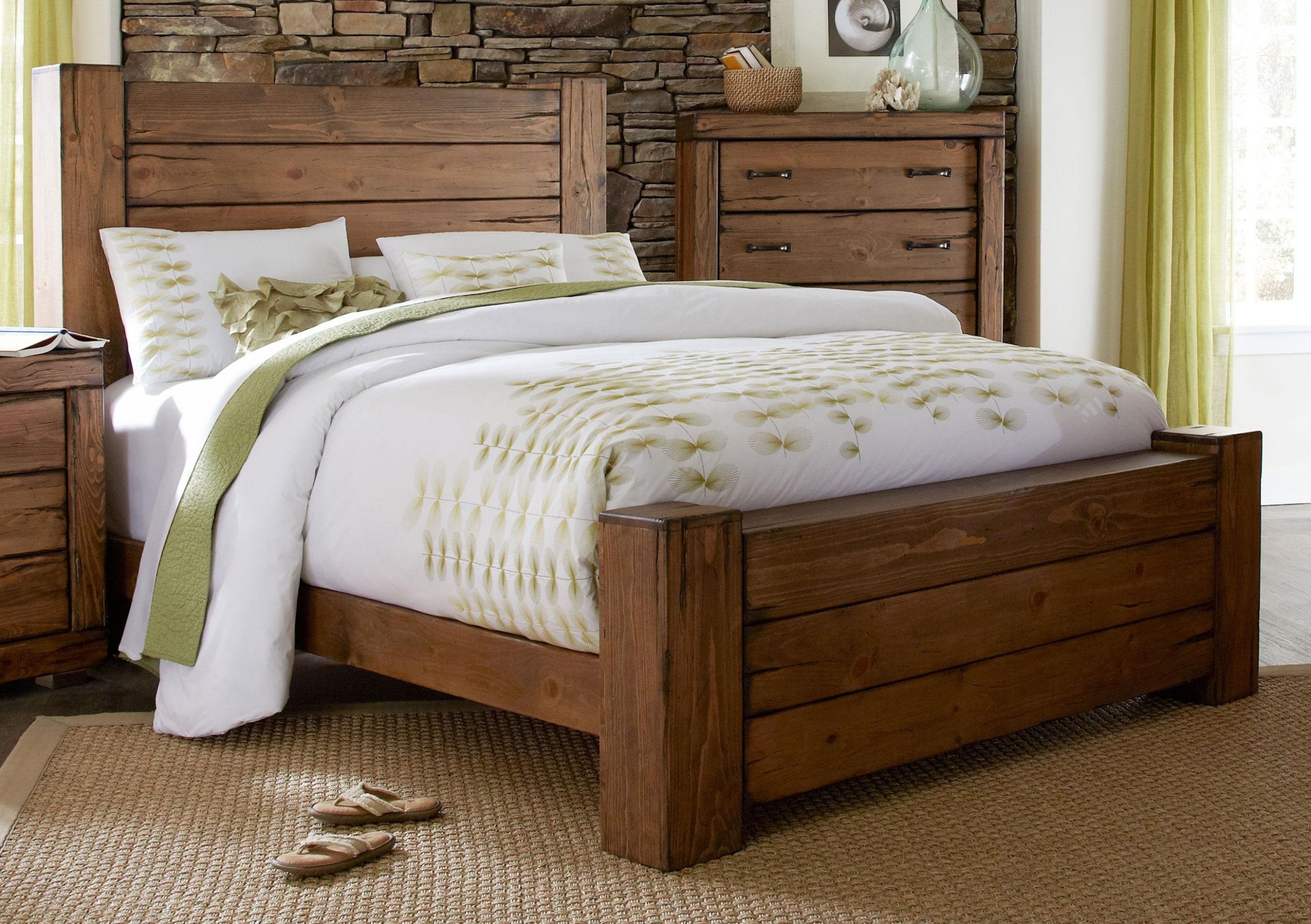 Кровать зеленая деревянная