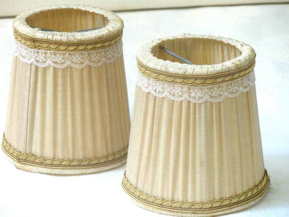 Shabby Chic Bedroom Lamps
 Set round lace Lamp Shade Shabby chic Antique lamps Bedroom