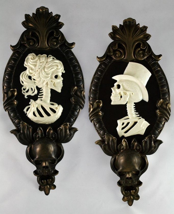 Skull Bathroom Decor
 Gold black and skulls for your bathroom this Halloween