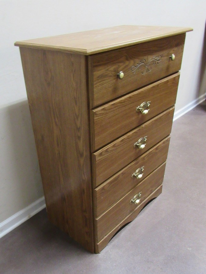 Small Bedroom Chest
 Transitional Design line Auctions SMALL BEDROOM CHEST