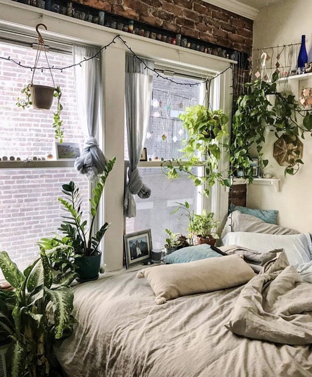 Small Bedroom Plants
 This small light filled bedroom is perfect for plants