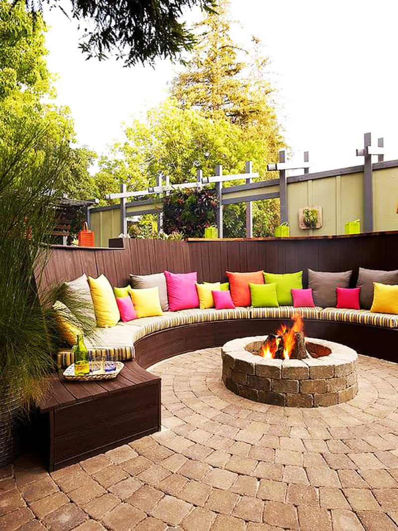 Small Patio With Fire Pit
 Best Outdoor Fire Pit Ideas to Have the Ultimate Backyard