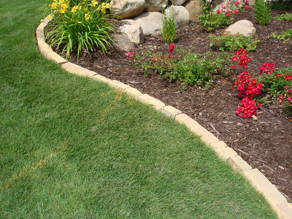 Stone Landscape Edging
 Tips to Create a Park Seems More Life with Landscape