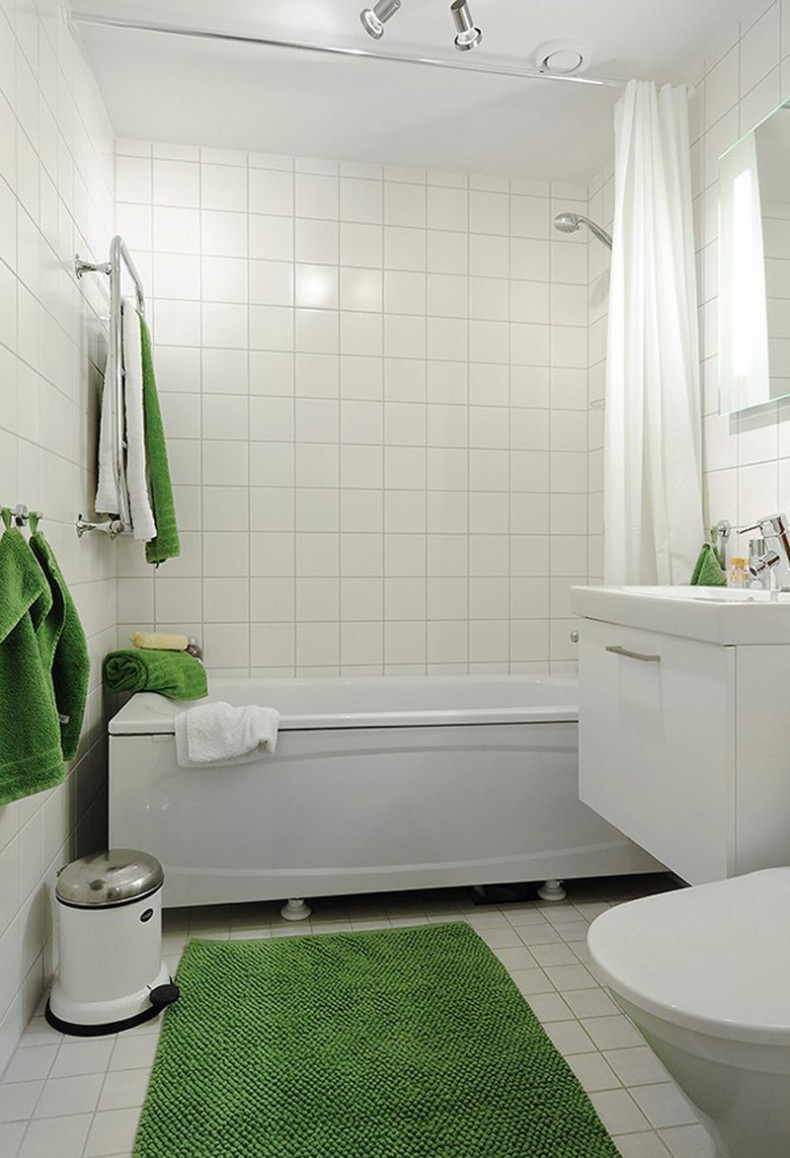 Tiny Bathroom With Shower
 Soaking Tubs for Small Bathrooms – HomesFeed