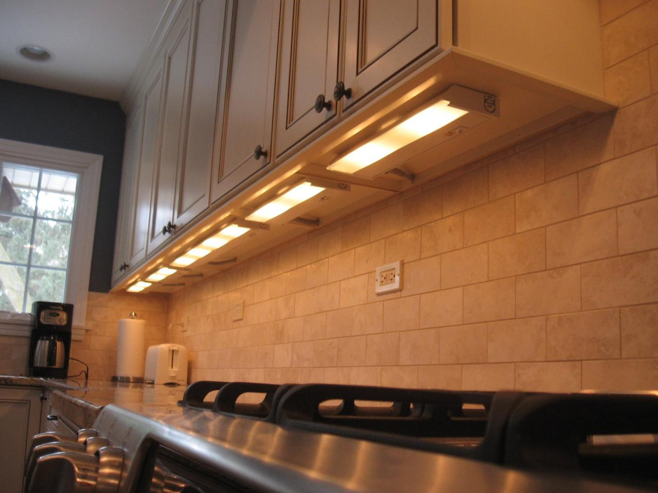 Under Cabinet Lighting For Kitchen
 lighting tip