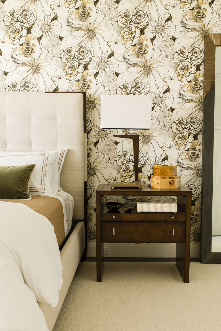 Wall Picture For Bedroom
 30 Bedrooms with Statement Wallpaper