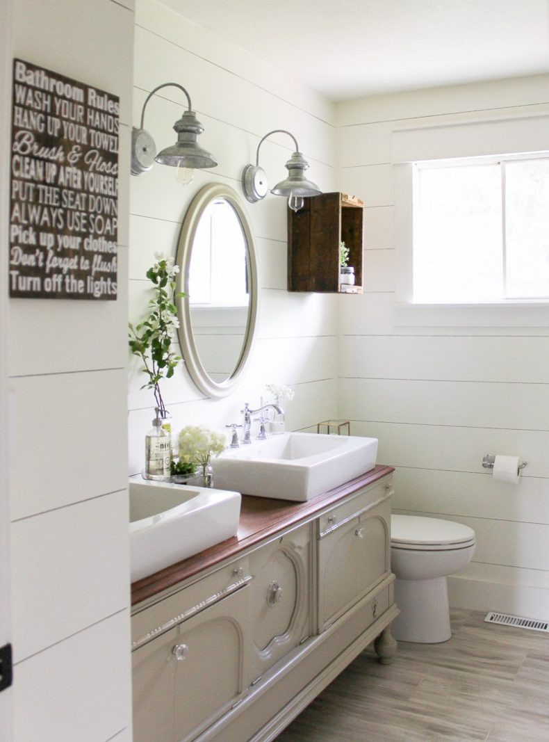 Wall Pictures For Bathroom
 10 Gorgeous Farmhouse Bathroom Renovations