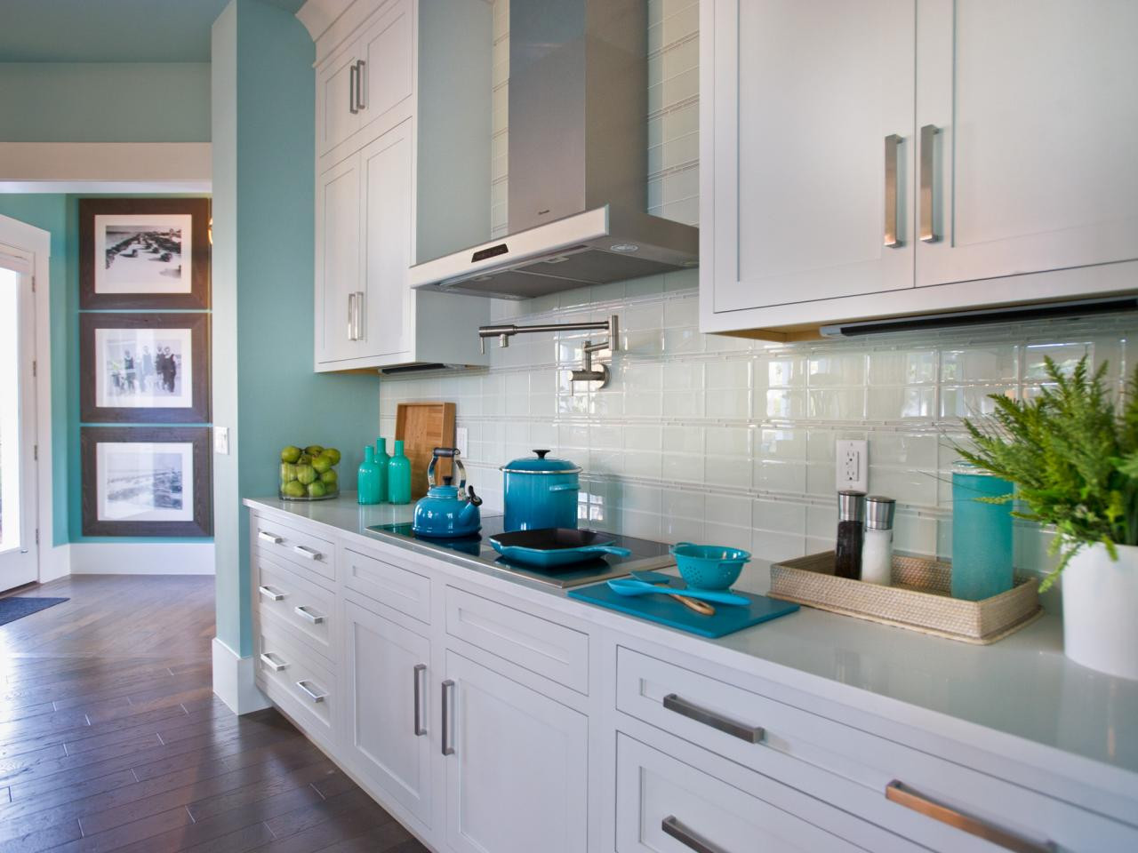 White Backsplash Kitchen
 White Kitchen Backsplash Ideas – HomesFeed