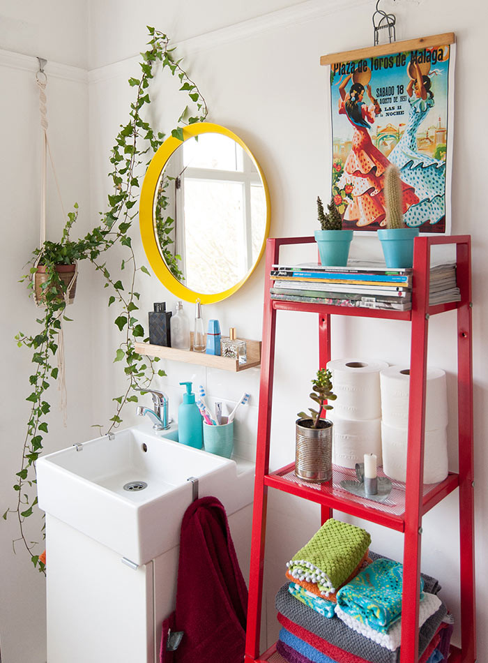 White Bathroom Decor
 Ways to Add Color to White Interiors of Your Home