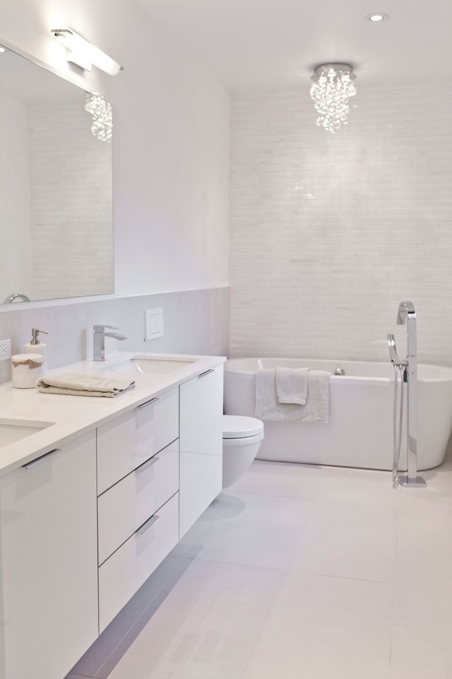 White Bathroom Decor
 12 White Bathrooms For Every Luxury Bathroom Decor Style