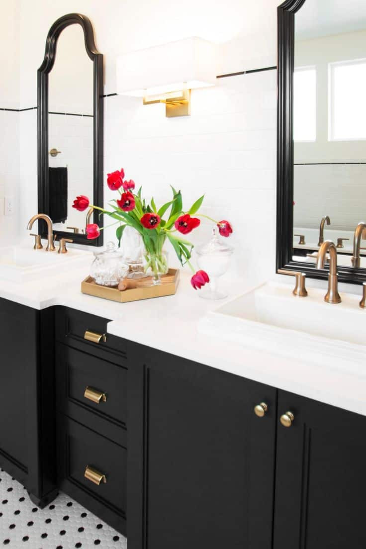 White Bathroom Decor
 Black And White Bathroom Ideas That Will Never Go Out Style