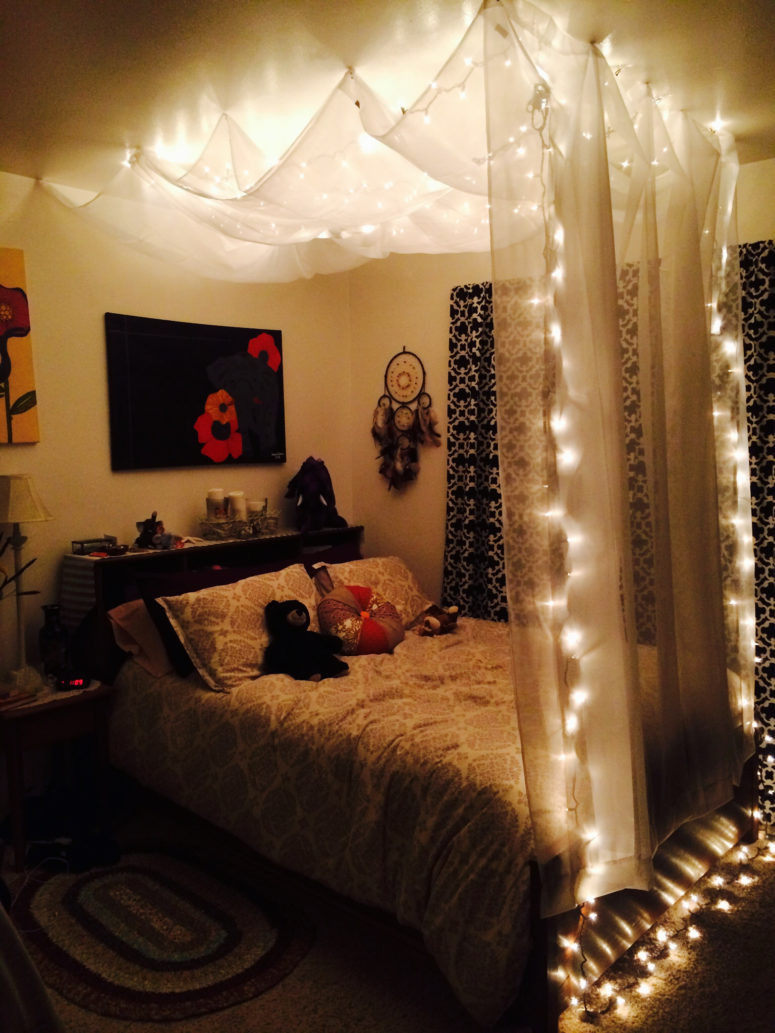 White Christmas Lights In Bedroom
 45 Ideas To Hang Christmas Lights In A Bedroom Shelterness