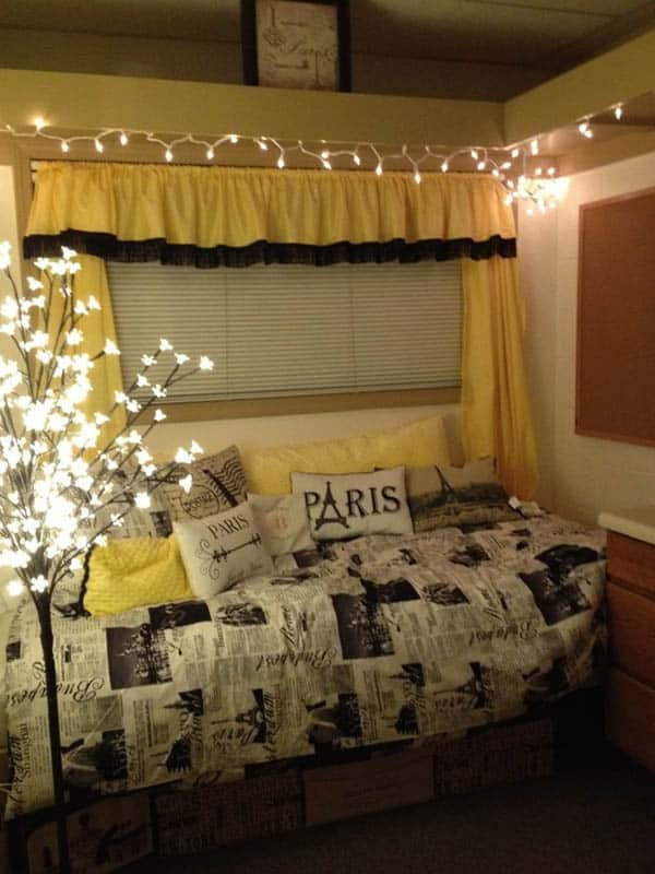 White Christmas Lights In Bedroom
 66 Inspiring ideas for Christmas lights in the bedroom
