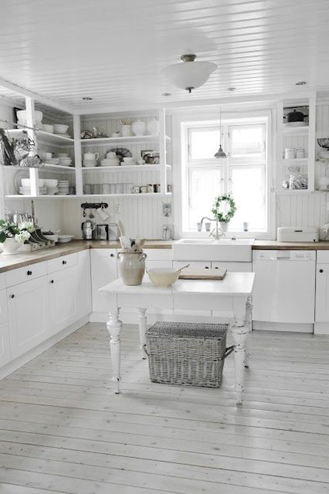 White Farmhouse Kitchen Cabinets
 23 Cozy And Chic Farmhouse Kitchen Design Ideas