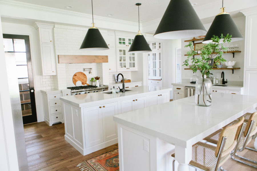 White Farmhouse Kitchen Cabinets
 36 Modern Farmhouse Kitchens That Fuse Two Styles Perfectly