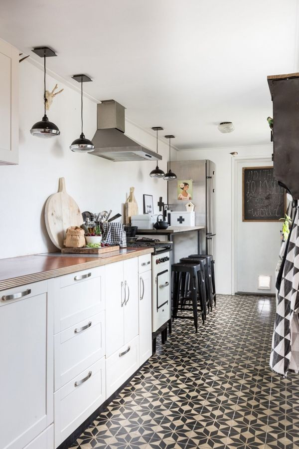 White Kitchen With Tile Floor
 Black And White Kitchen Tiles Designs