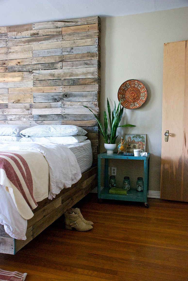 Wooden Wall In Bedroom
 25 Awesome Bedrooms with Reclaimed Wood Walls